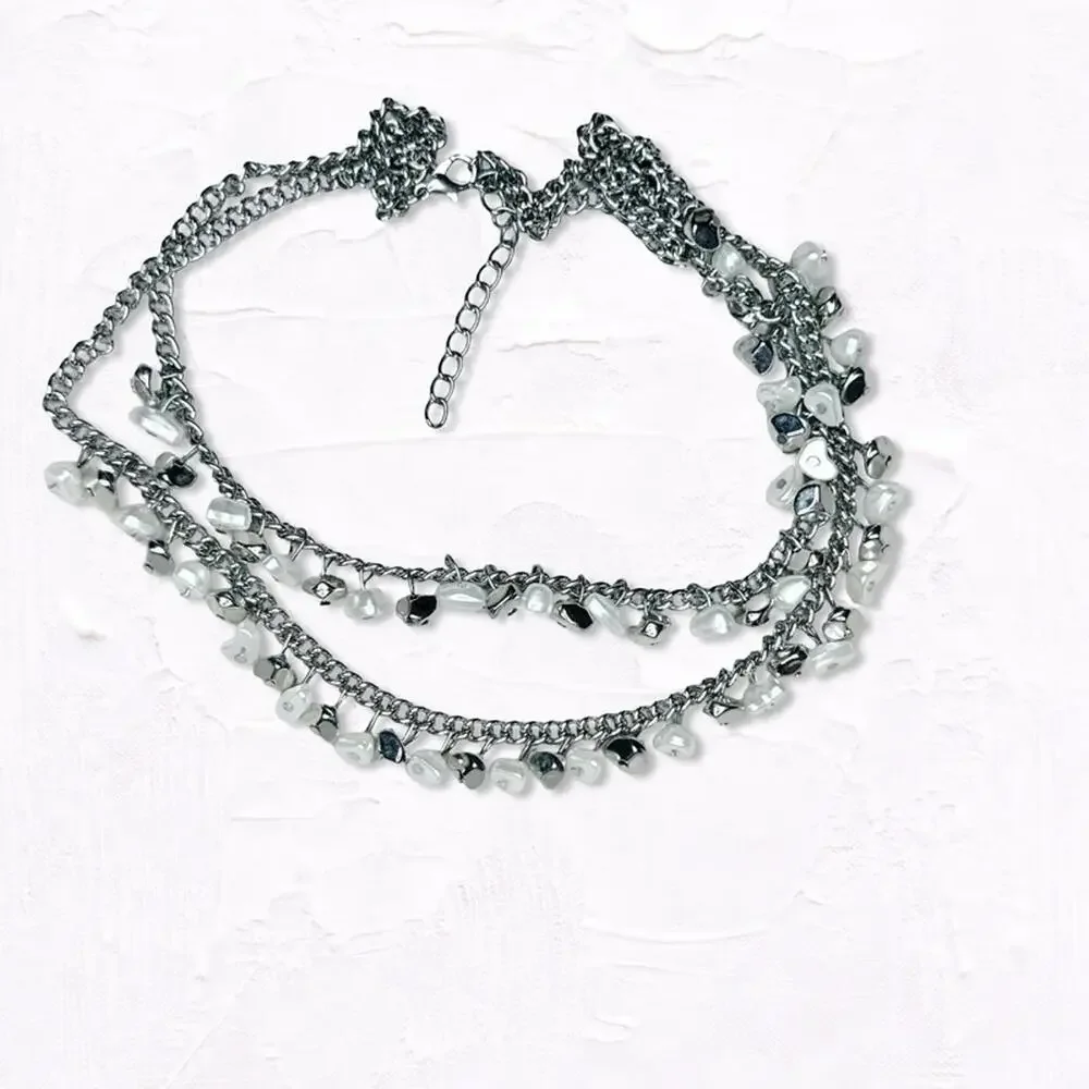 6073gc. Silvertone Faux Pearl Necklace